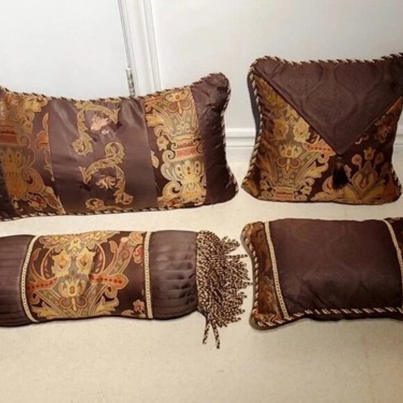 4 Deluxe Decorative "Ritz Carlton" Gold Series Throw Pillows 2 Sided - MINT A+ - Picture 2 of 8